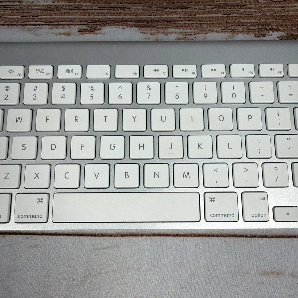 Apple Wireless Bluetooth Keyboard A1314 Silver Aluminum Mac iPad Tested OEM